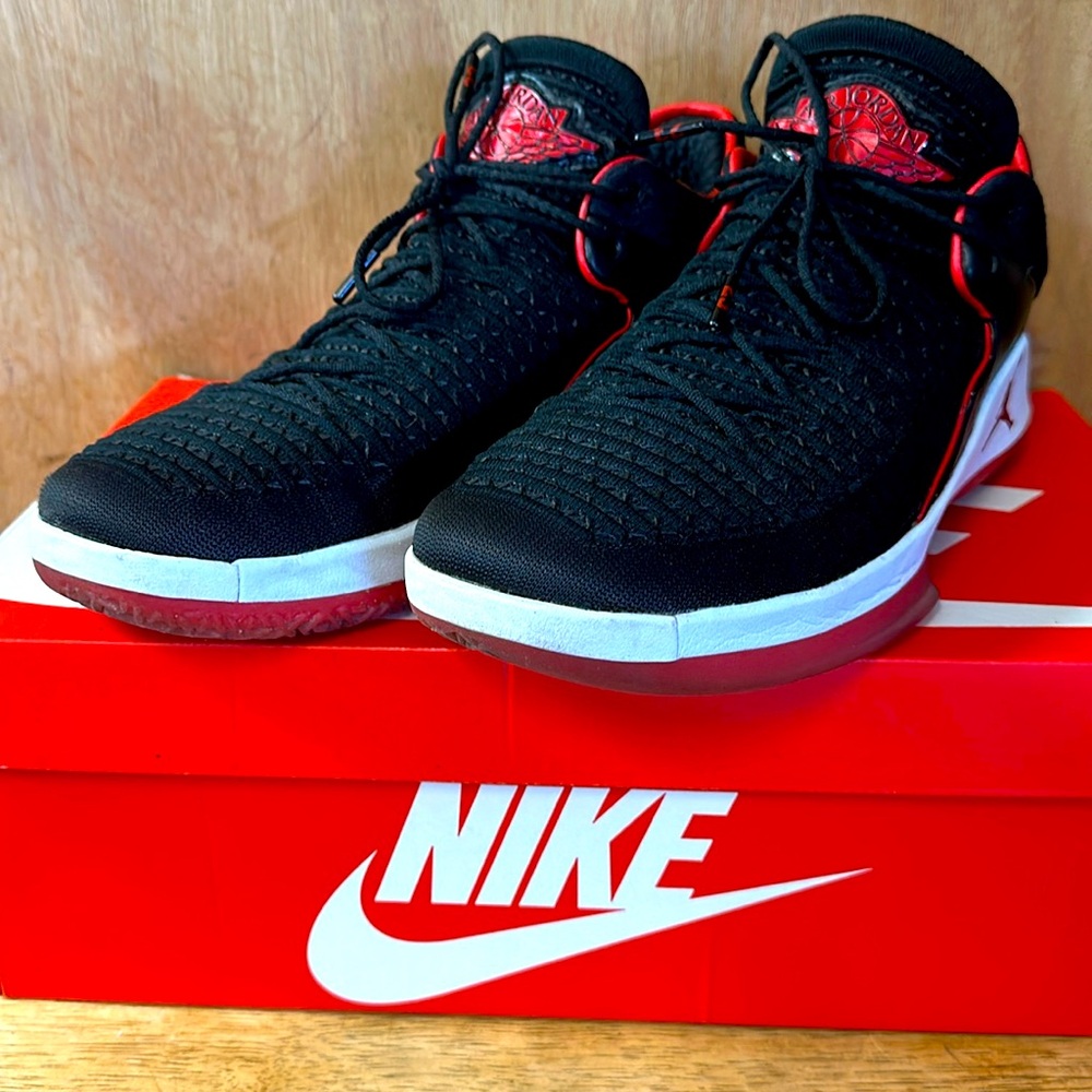 Air Jordan flight speeds like new Men’s size 12, sanitized ,like new